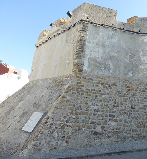 one of the walls of English-occupied Tangier in modern day, with two cannon models on top